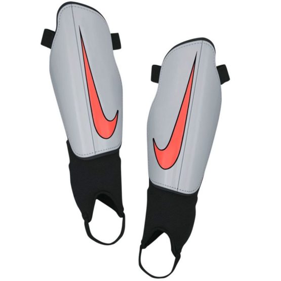Futbalové chrániče Nike Charge 2.0 M - SP2093-021