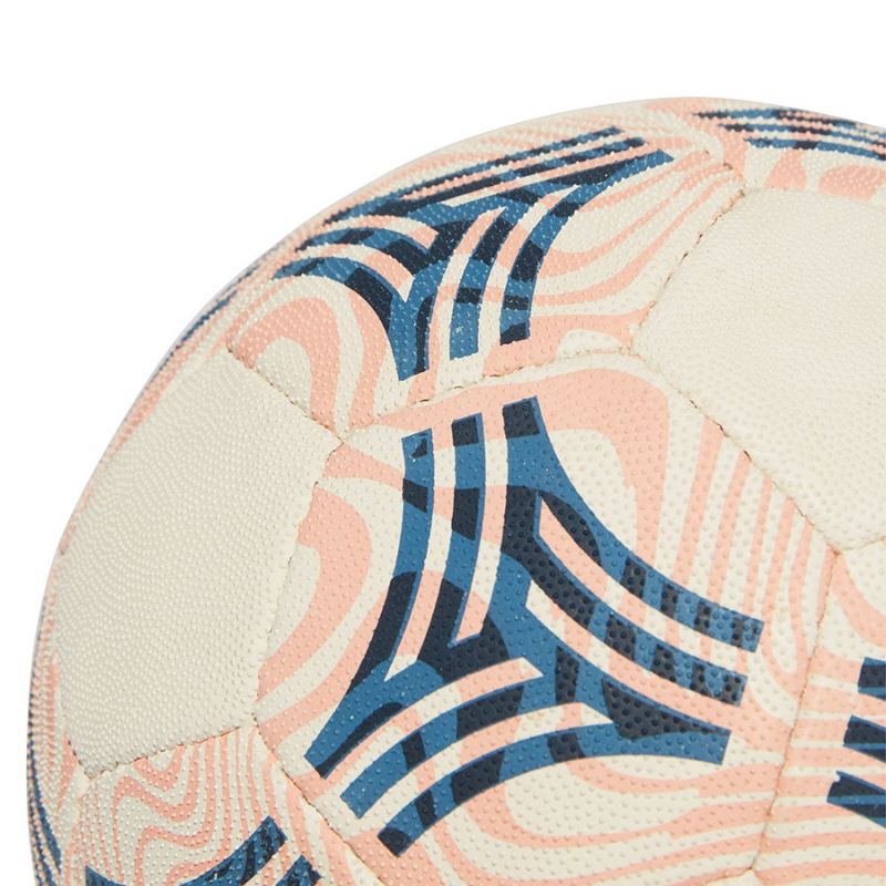 Futbalová lopta Adidas Tango Sala CW4122 – Obrázok 3