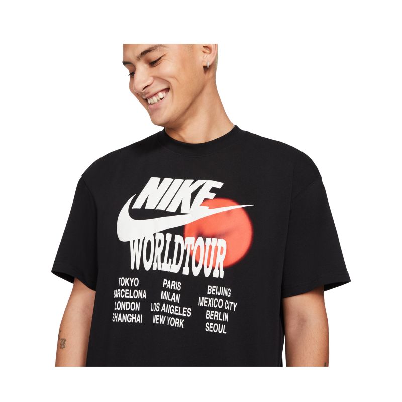 Tričko Nike NSW World Tour M DA0937-010 – Obrázok 3